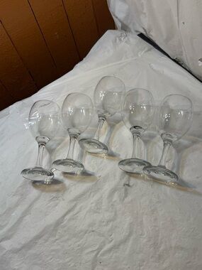Wine Glasses (set of 5) of 5.5 ounces